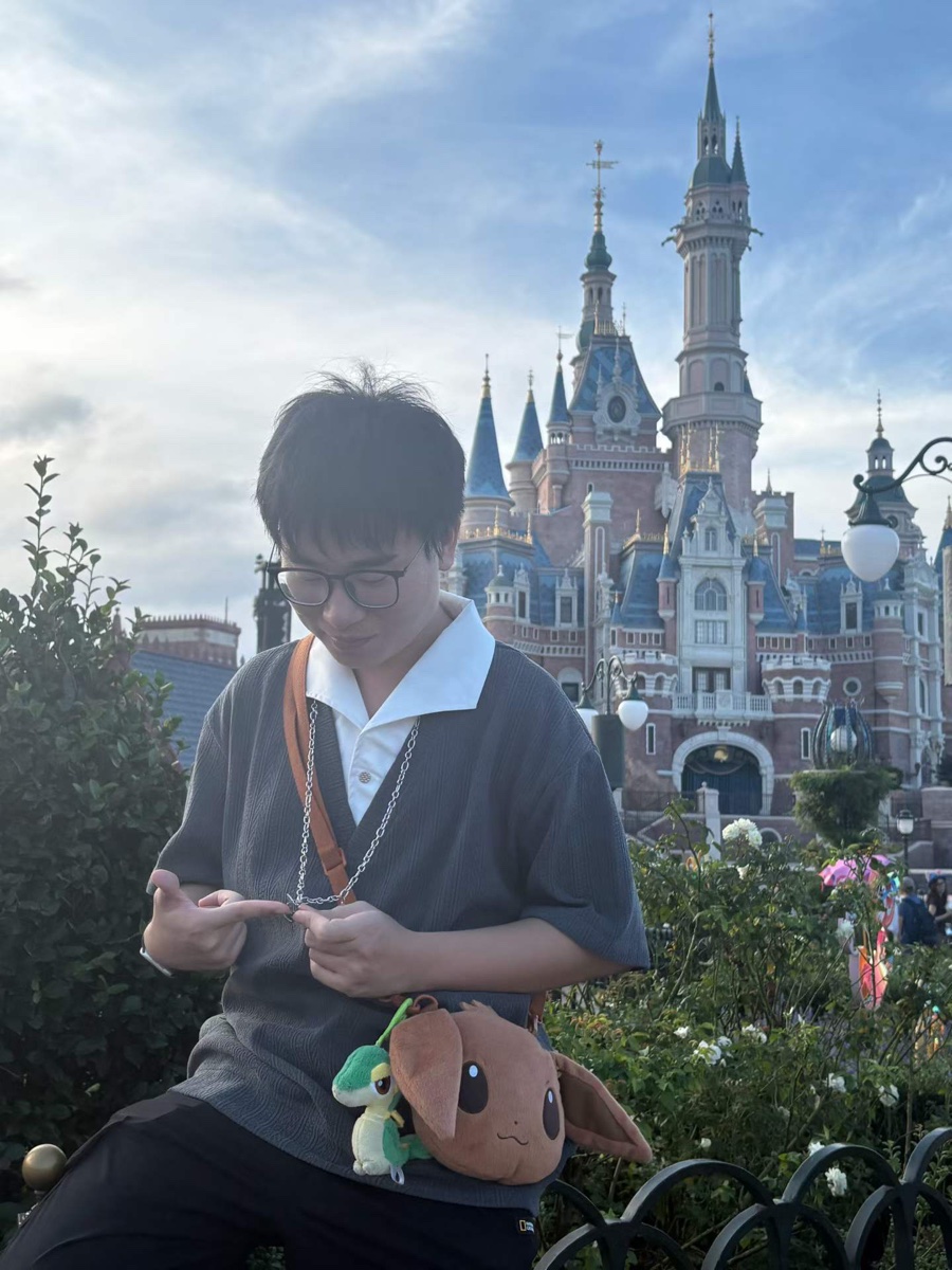 Manxi Lin at Shanghai Disneyland on August 30, 2026